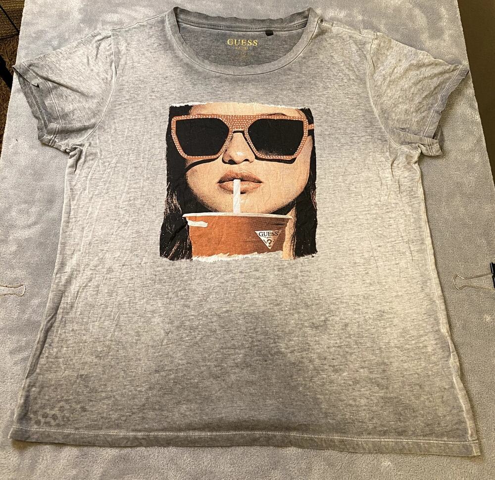 GUESS Graphic T-Shirt Women’s Large Gray Soft Regular Fit Y2K Casual GUC
